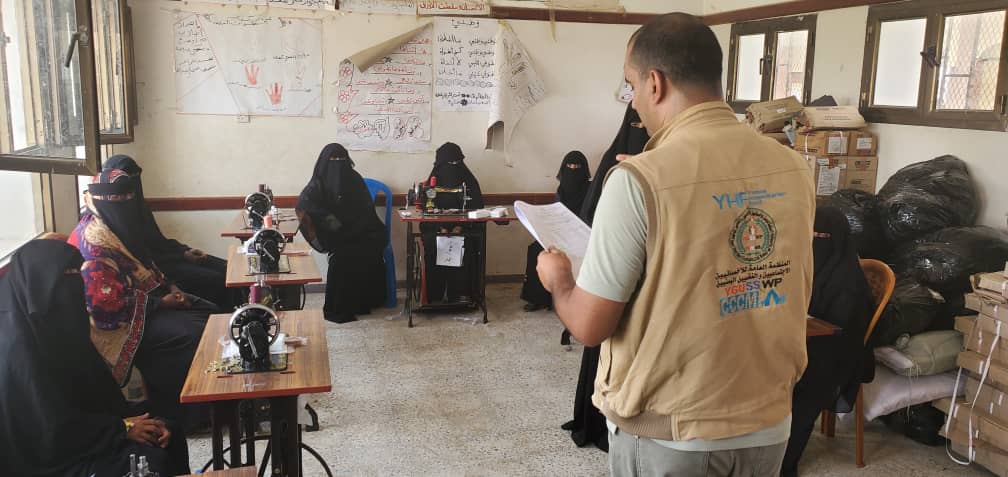 تدشين مشروع التدريب على الخياطة وتوزيع واداوت الخياطة لعدد 119 اسرة في مخيمات النازحين في محافظة حجة