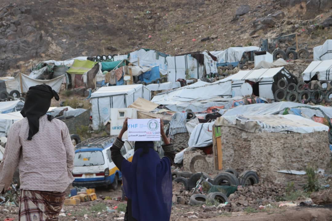 الانتهاء من توزيع حقائب النظافة الاستهلاكية ( الجولة الرابعة ) في مخيمات محافظة صنعاء بمديرية همدان