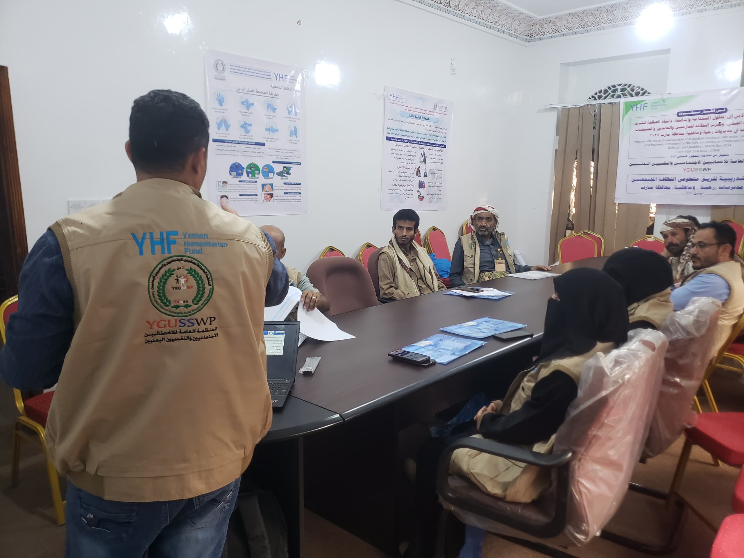 الدورة التدريبية لفريق متطوعي النظافة المجتمعية ضمن مشروع "تحسين الوصول الآمن إلى الحلول المستدامة والدائمة والمياه الصالحة للشرب ومرافق الصرف الصحي وتعزيز النظافة للنازحين والعائدين والمجتمعات المضيفة في مديريات رحبة وماهلية بمحافظة مارب 2024"