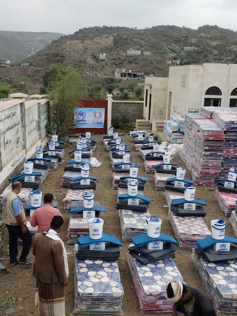 توزيع 165 حقيبة مواد غير غذائية في مديرية الحيمة الخارجية بمحافظة صنعاء